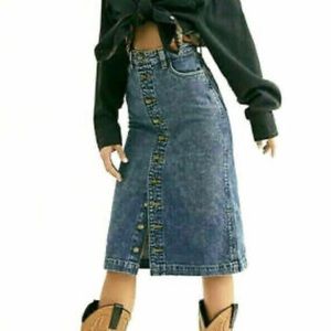LEE vintage Jean pencil skirt. Full button front. Size 26. Worn once.